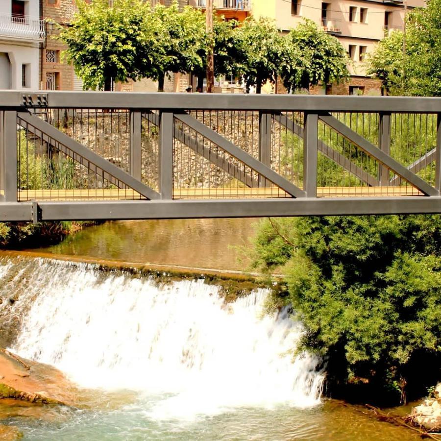لا بوبلا دي لايليت Hostal Fonda Cerdanya المظهر الخارجي الصورة