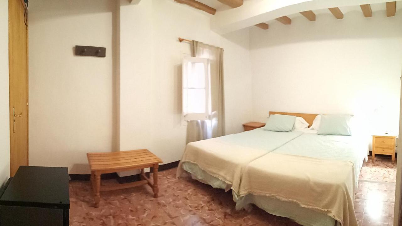 لا بوبلا دي لايليت Hostal Fonda Cerdanya المظهر الخارجي الصورة